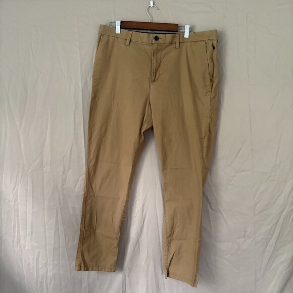 Old Navy Mens Ultimate Tech Slim Khaki Pants Size 38X32 Business Preppy Cotton - Picture 1 of 9